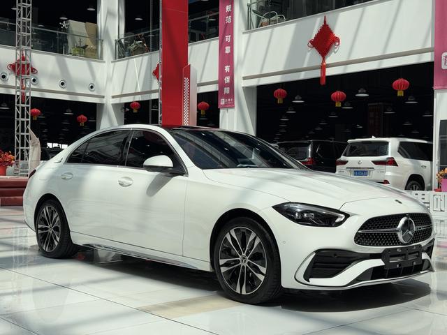 Mercedes-Benz C-Class 2024, фото 3