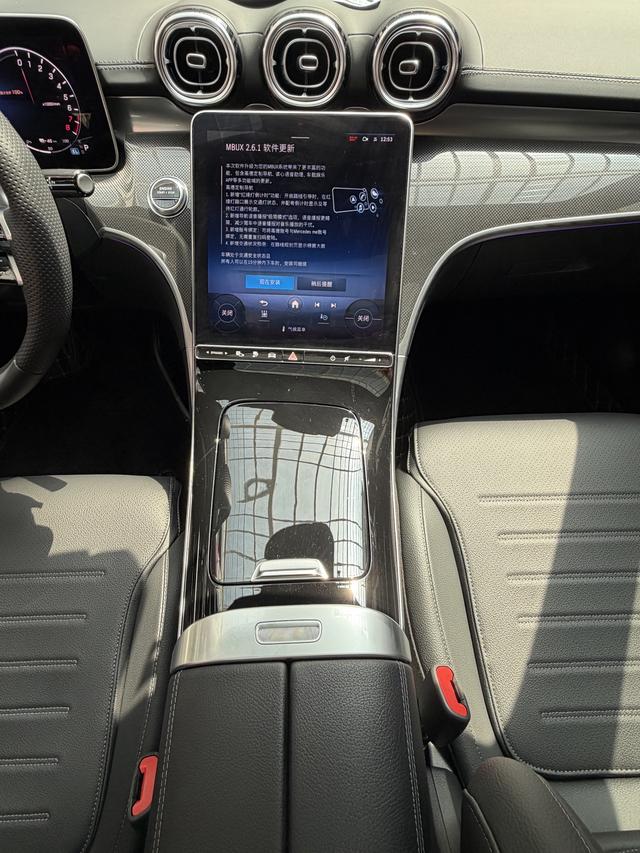Mercedes-Benz C-Class 2024, фото 11
