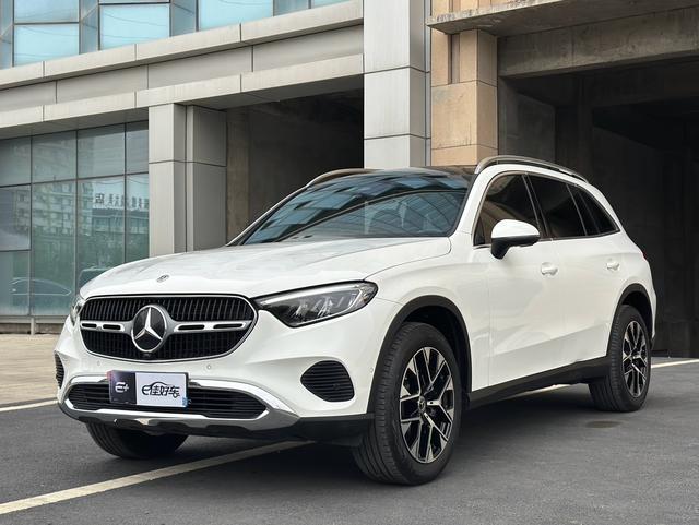 Mercedes-Benz GLC 2023, 2 л турбо, автомат, полный, пробег 43 000 км — авто из Китая с пробегом
