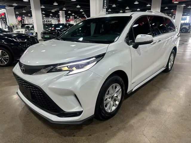 Toyota Grevia 2026, 2.5 л, вариатор (CVT), передний, пробег 5 000 км — авто из Китая с пробегом