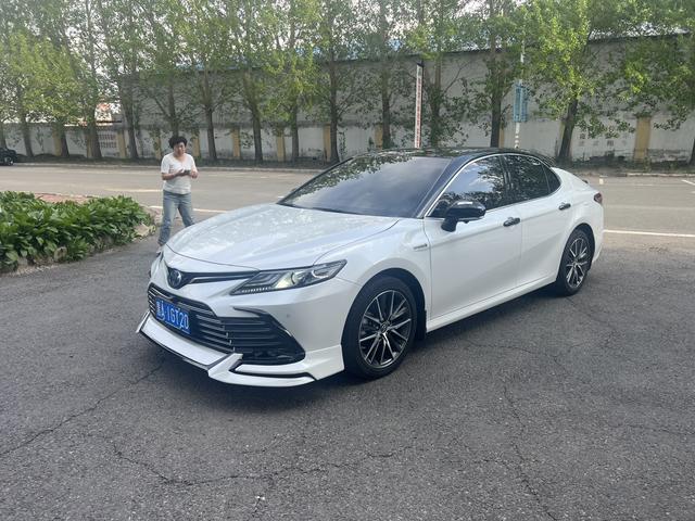 Toyota Camry 2023, 2.5 л, автомат, передний, пробег 49 000 км — авто из Китая с пробегом