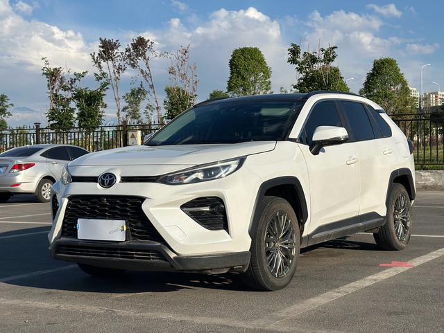 Toyota Weilan 2024, 2 л, вариатор (CVT), передний, пробег 81 000 км — авто из Китая с пробегом