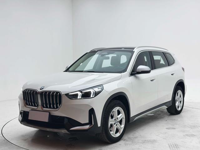 BMW X1 2023, 1.5 л турбо, робот (DCT), передний, пробег 50 000 км — авто из Китая с пробегом