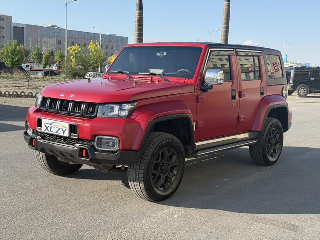 Beijing BJ40 2023, 2 л турбо, автомат, полный, пробег 22 000 км — авто из Китая с пробегом