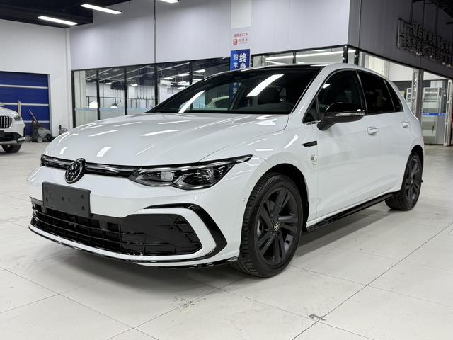 Volkswagen Golf 2022, 1.4 л турбо, робот (DCT), передний, пробег 10 000 км — авто из Китая с пробегом