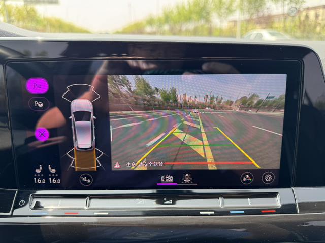 Volkswagen Golf 2023, фото 16