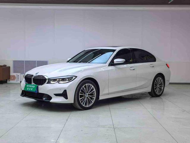 BMW 3 2022, 2 л турбо, автомат, задний, пробег 45 000 км — авто из Китая с пробегом