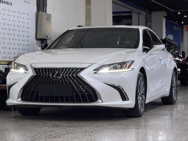 Lexus ES 2022, 2 л, вариатор (CVT), передний, пробег 53 000 км — авто из Китая с пробегом
