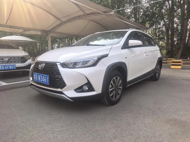 Toyota Yaris 2022, 1.5 л, вариатор (CVT), передний, пробег 24 000 км — авто из Китая с пробегом