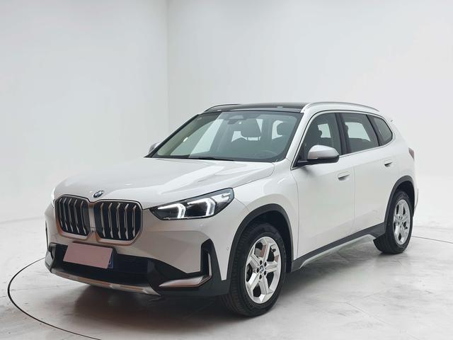 BMW X1 2023, 1.5 л турбо, робот (DCT), передний, пробег 46 000 км — авто из Китая с пробегом