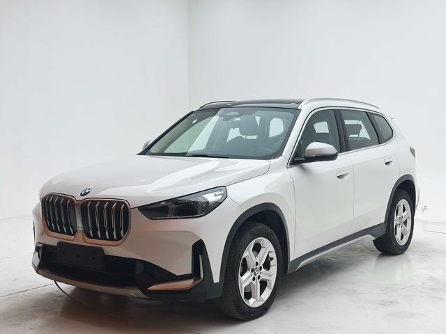 BMW X1 2023, 1.5 л турбо, робот (DCT), передний, пробег 44 000 км — авто из Китая с пробегом
