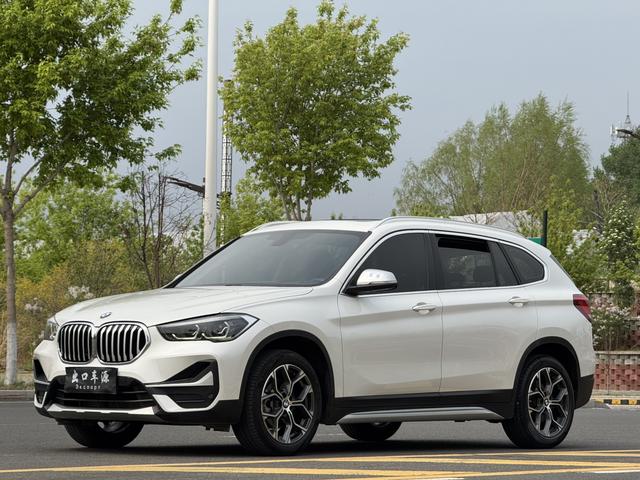 BMW X1 2022, 1.5 л турбо, робот (DCT), передний, пробег 37 000 км — авто из Китая с пробегом