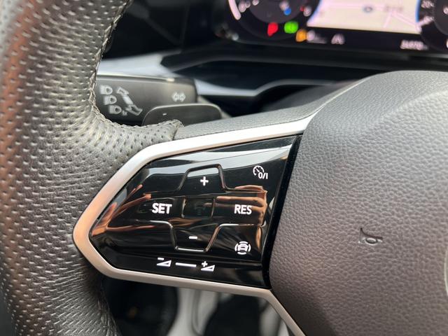 Volkswagen Golf 2023, фото 16