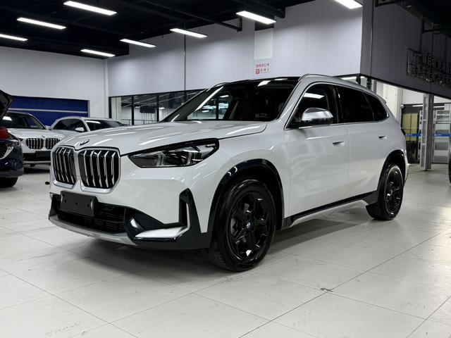 BMW X1 2023, 1.5 л турбо, робот (DCT), передний, пробег 18 000 км — авто из Китая с пробегом