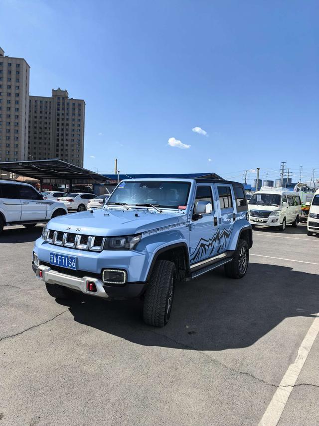 Beijing BJ40 2023, 2 л турбо, автомат, полный, пробег 40 000 км — авто из Китая с пробегом