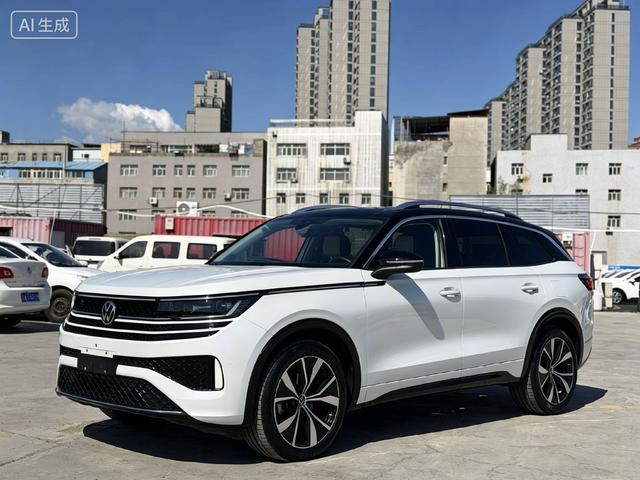 Volkswagen Tiguan 2023, 2 л турбо, робот (DCT), полный, пробег 30 000 км — авто из Китая с пробегом