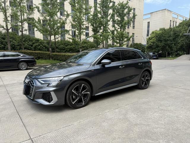 Audi A3 2023, 1.4 л турбо, робот (DCT), передний, пробег 8 000 км — авто из Китая с пробегом