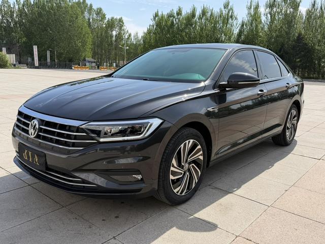 Volkswagen Jetta 2022, 1.4 л турбо, робот (DCT), передний, пробег 21 000 км — авто из Китая с пробегом