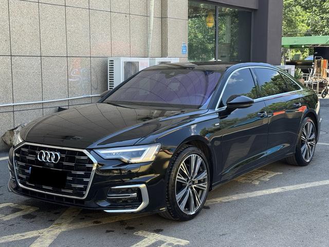 Audi A6L 2025, 2 л турбо, робот (DCT), полный, пробег 25 000 км — авто из Китая с пробегом