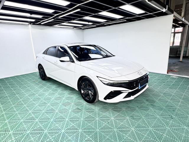 Hyundai Elantra 2023, фото 3