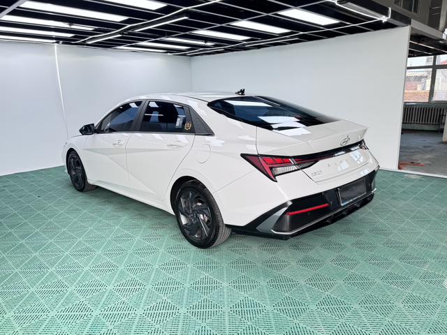 Hyundai Elantra 2023, фото 4