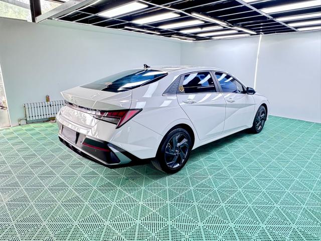 Hyundai Elantra 2023, фото 6