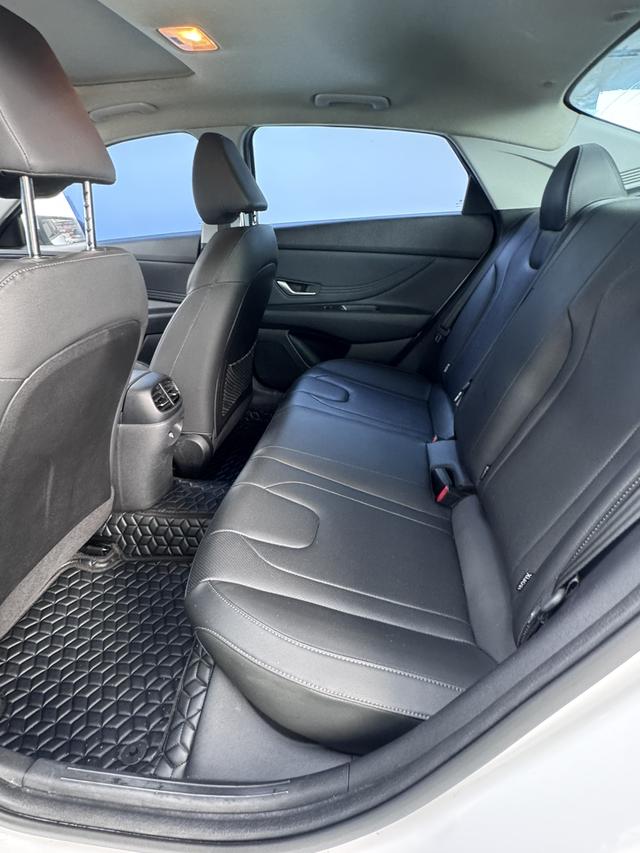 Hyundai Elantra 2023, фото 7