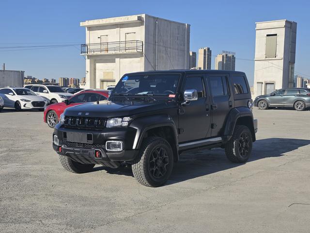 Beijing BJ40 2023, 2 л турбо, автомат, полный, пробег 43 000 км — авто из Китая с пробегом