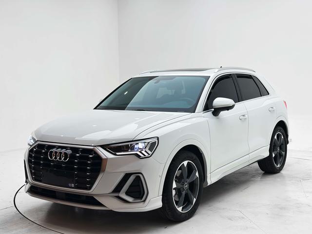 Audi Q3 2023, 1.4 л турбо, робот (DCT), передний, пробег 27 000 км — авто из Китая с пробегом