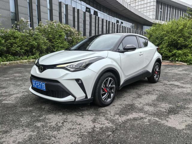 Toyota C-HR 2023, 2 л, вариатор (CVT), передний, пробег 29 000 км — авто из Китая с пробегом