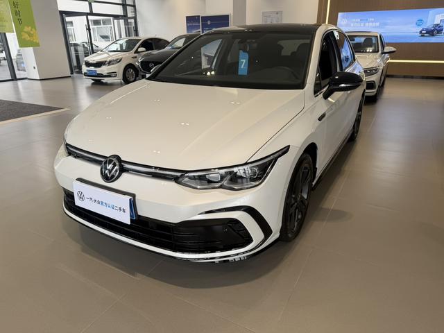Volkswagen Golf 2023, 1.4 л турбо, робот (DCT), передний, пробег 3 000 км — авто из Китая с пробегом