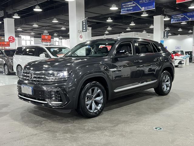 Volkswagen Teramont 2022, 2 л турбо, робот (DCT), полный, пробег 64 000 км — авто из Китая с пробегом