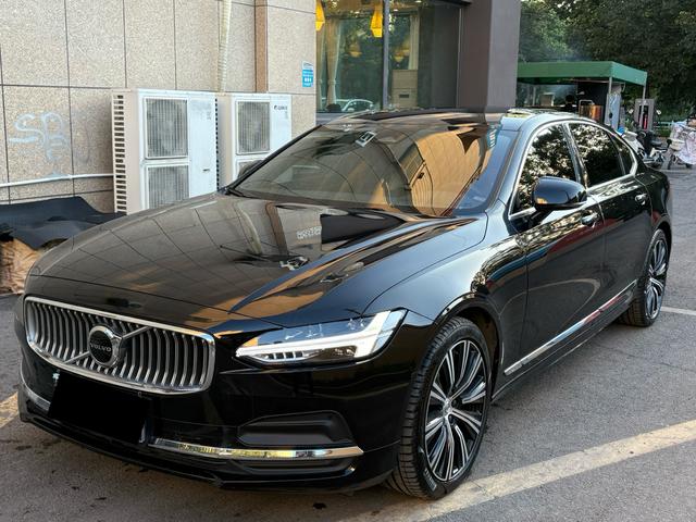 Volvo S90 2024, 2 л турбо, автомат, передний, пробег 20 000 км — авто из Китая с пробегом