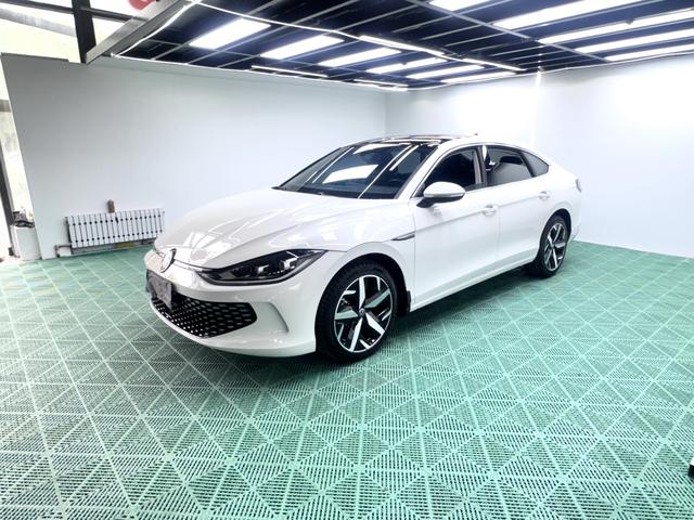 Volkswagen Lingdu 2023, 1.4 л турбо, робот (DCT), передний, пробег 45 000 км — авто из Китая с пробегом