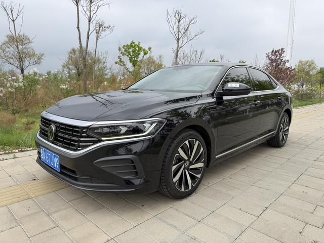 Volkswagen Passat 2023, 1.4 л турбо, робот (DCT), передний, пробег 61 000 км — авто из Китая с пробегом