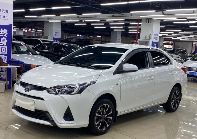 Toyota Yaris 2022, 1.5 л, вариатор (CVT), передний, пробег 80 000 км — авто из Китая с пробегом