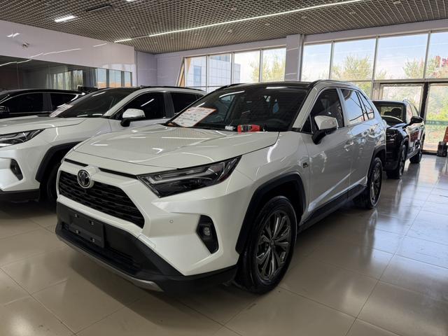 Toyota RAV4 2023, 2 л, вариатор (CVT), передний, пробег 33 000 км — авто из Китая с пробегом