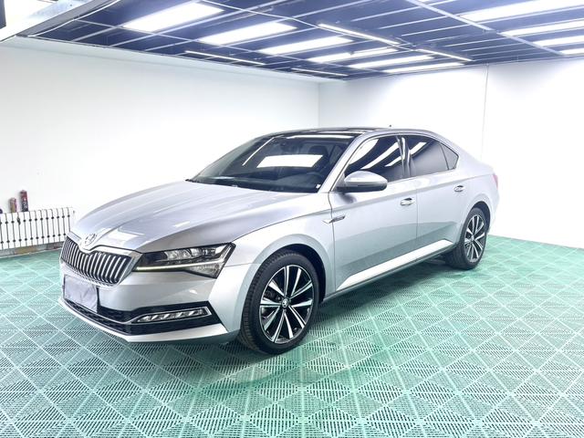 Skoda Superb 2023, 1.4 л турбо, робот (DCT), передний, пробег 58 000 км — авто из Китая с пробегом