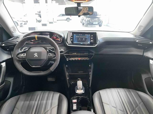 Peugeot 2008 2022, фото 9