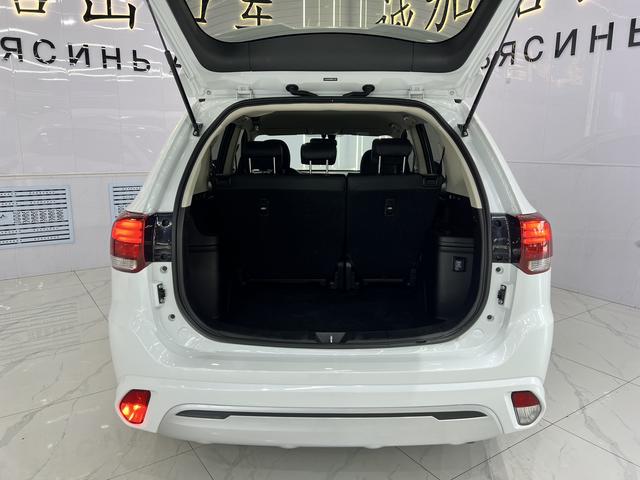 Mitsubishi Outlander 2021, фото 16