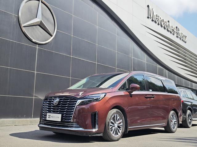 Buick GL8 2022, 2 л турбо, автомат, передний, пробег 25 000 км — авто из Китая с пробегом