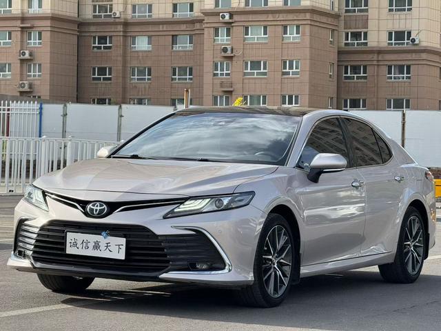 Toyota Camry 2022, 2.5 л, автомат, передний, пробег 70 000 км — авто из Китая с пробегом