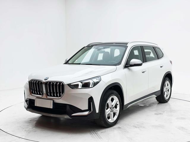 BMW X1 2023, 1.5 л турбо, робот (DCT), передний, пробег 32 000 км — авто из Китая с пробегом