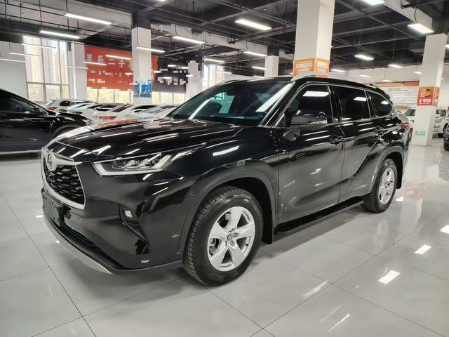 Toyota Haval 2024, 2.5 л, вариатор (CVT), передний, пробег 27 000 км — авто из Китая с пробегом