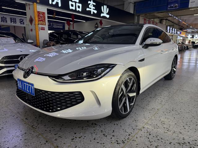 Volkswagen Lingdu 2023, 1.4 л турбо, робот (DCT), передний, пробег 29 000 км — авто из Китая с пробегом