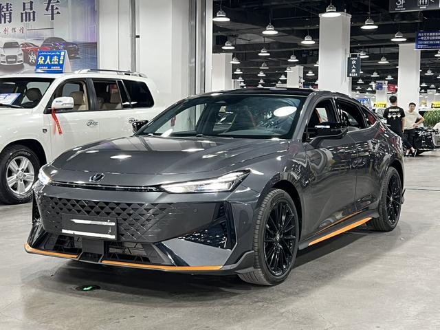 Changan UNI-V 2024, 1.5 л турбо, робот (DCT), передний, пробег 100 км — авто из Китая с пробегом