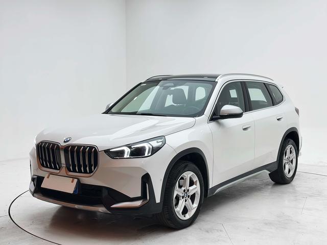 BMW X1 2023, 1.5 л турбо, робот (DCT), передний, пробег 31 000 км — авто из Китая с пробегом