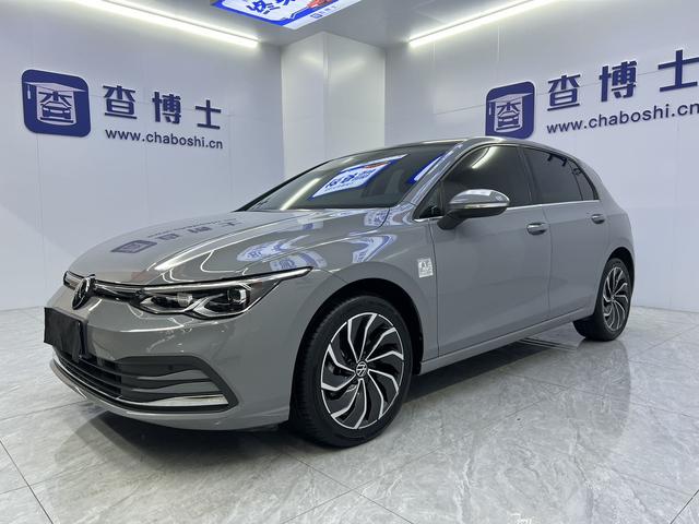 Volkswagen Golf 2023, 1.4 л турбо, робот (DCT), передний, пробег 12 900 км — авто из Китая с пробегом