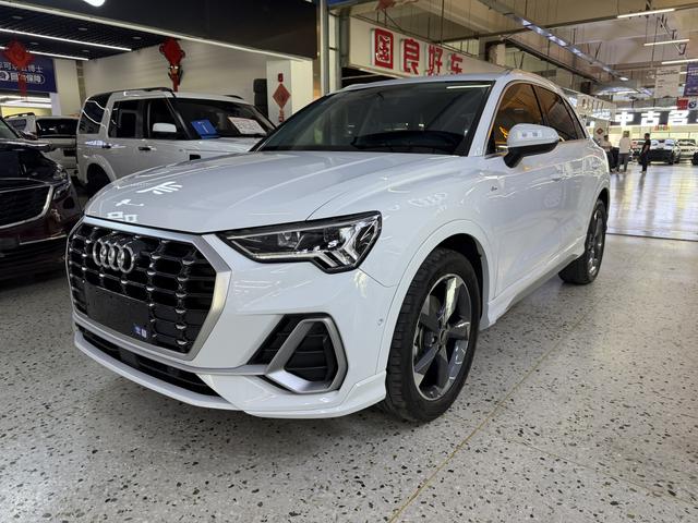 Audi Q3 2023, 1.4 л турбо, робот (DCT), передний, пробег 31 000 км — авто из Китая с пробегом