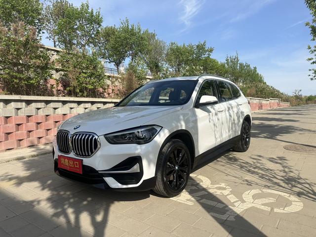 BMW X1 2021, 1.5 л турбо, робот (DCT), передний, пробег 26 000 км — авто из Китая с пробегом